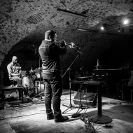 Rob Mazurek & Chad Taylor Chicago Underground Duo / 23.04.2016 / Piwnice Centrum Kultury / fot. Paweł Owczarczyk - zdjęcie 6/8